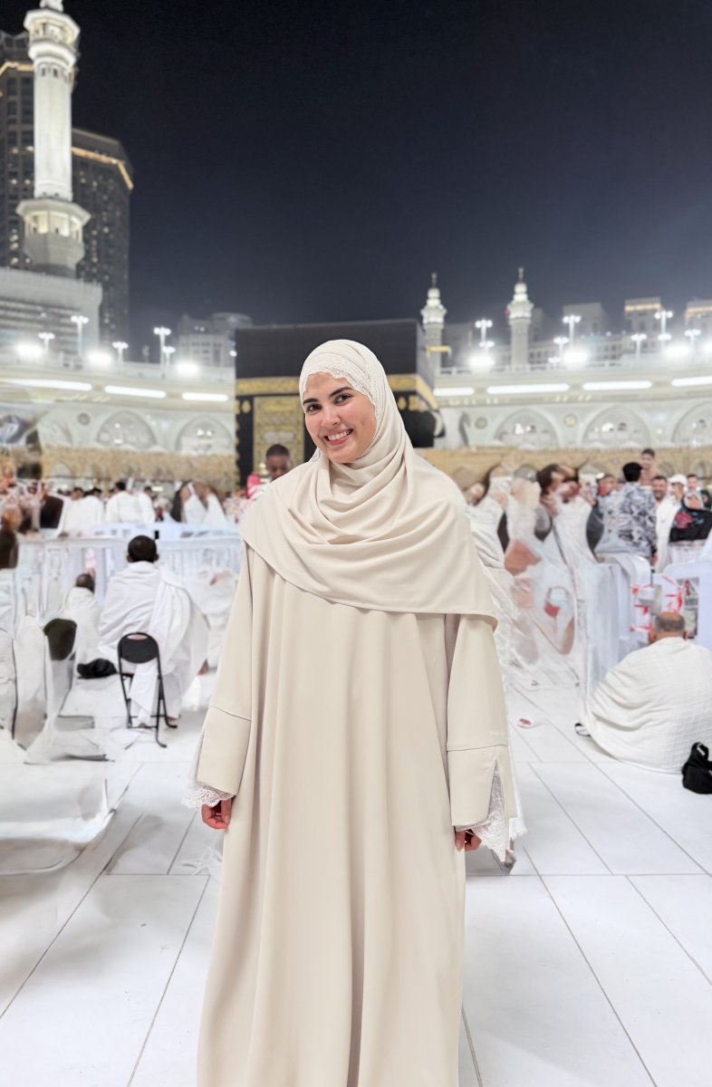 Abaya Mecca Grège ( avec hijab )
