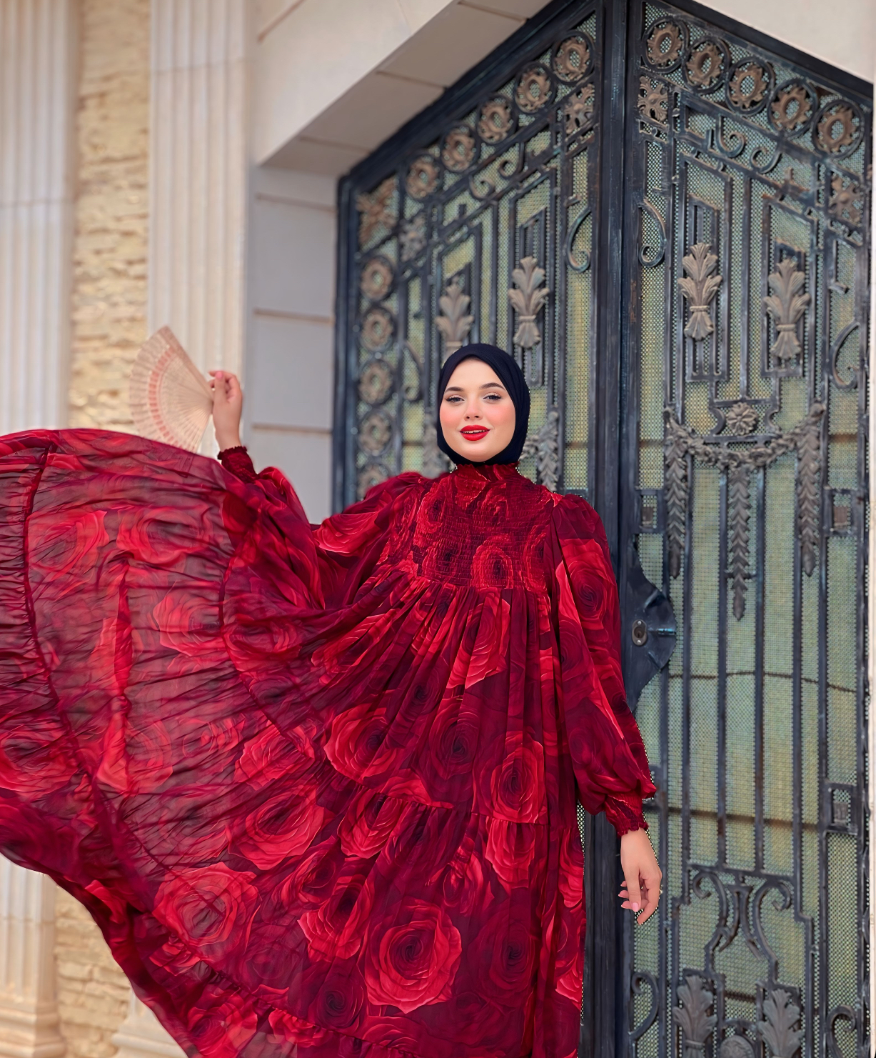 En Robe Fruit Rouge Robe Flower Rouge — Capricieuse