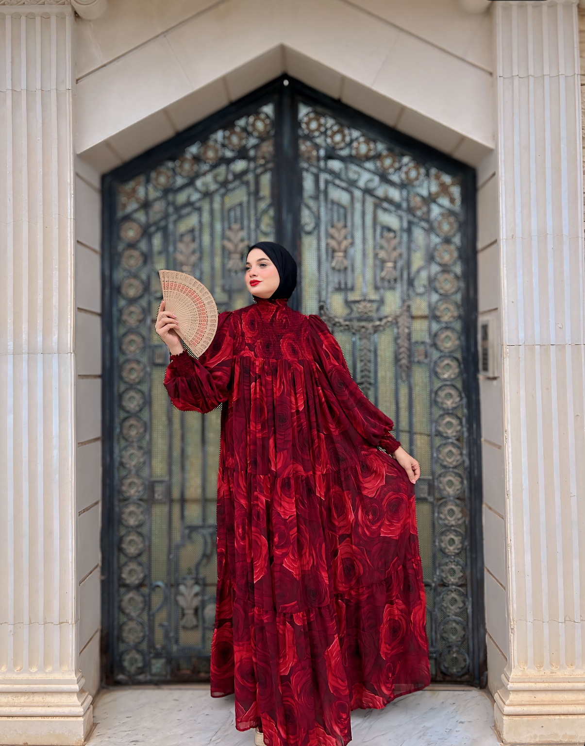 En Robe Fruit Rouge Robe Flower Rouge — Capricieuse