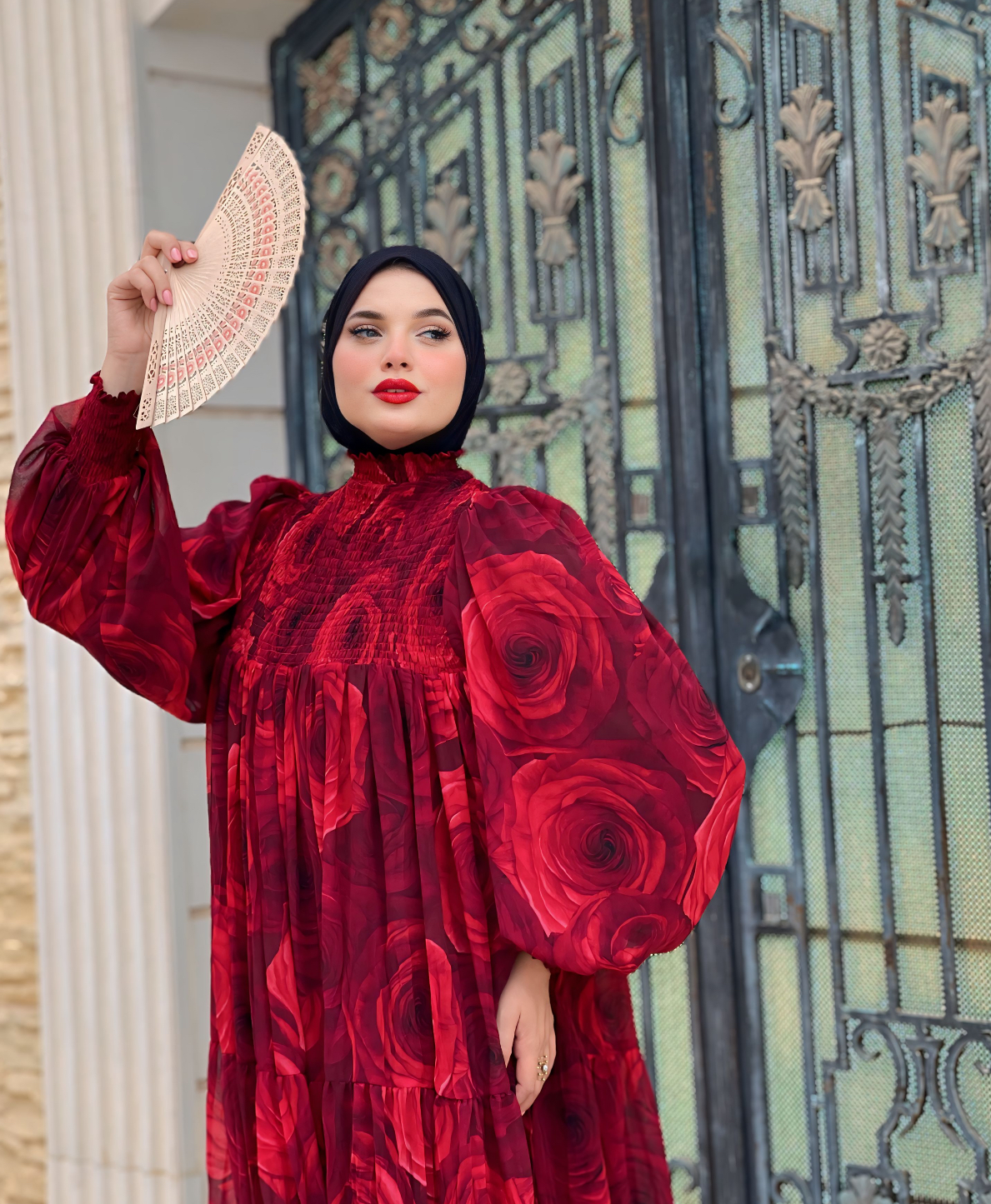 En Robe Fruit Rouge Robe Flower Rouge — Capricieuse
